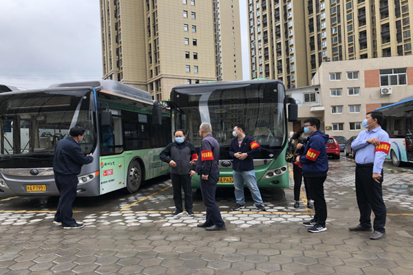 中共鄭州赫喆文化傳播有限公司黨支部開(kāi)展“疫情防控常態(tài)化，為公共交通助力”志愿服務(wù)實(shí)踐活動(dòng)