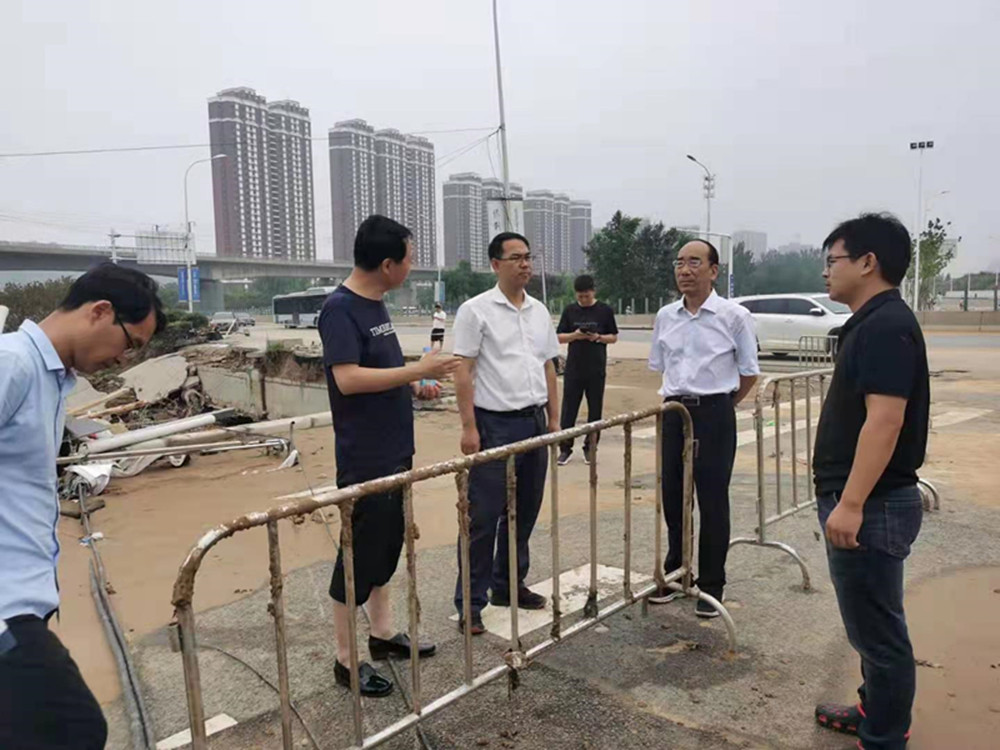 集團公司黨委書記、董事長、總經(jīng)理秦廣遠赴市政項目檢查指導災后恢復重建工作